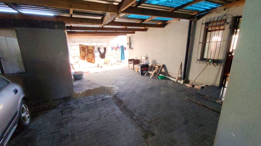 5 Bedroom Property for Sale in Kleinvlei Western Cape
